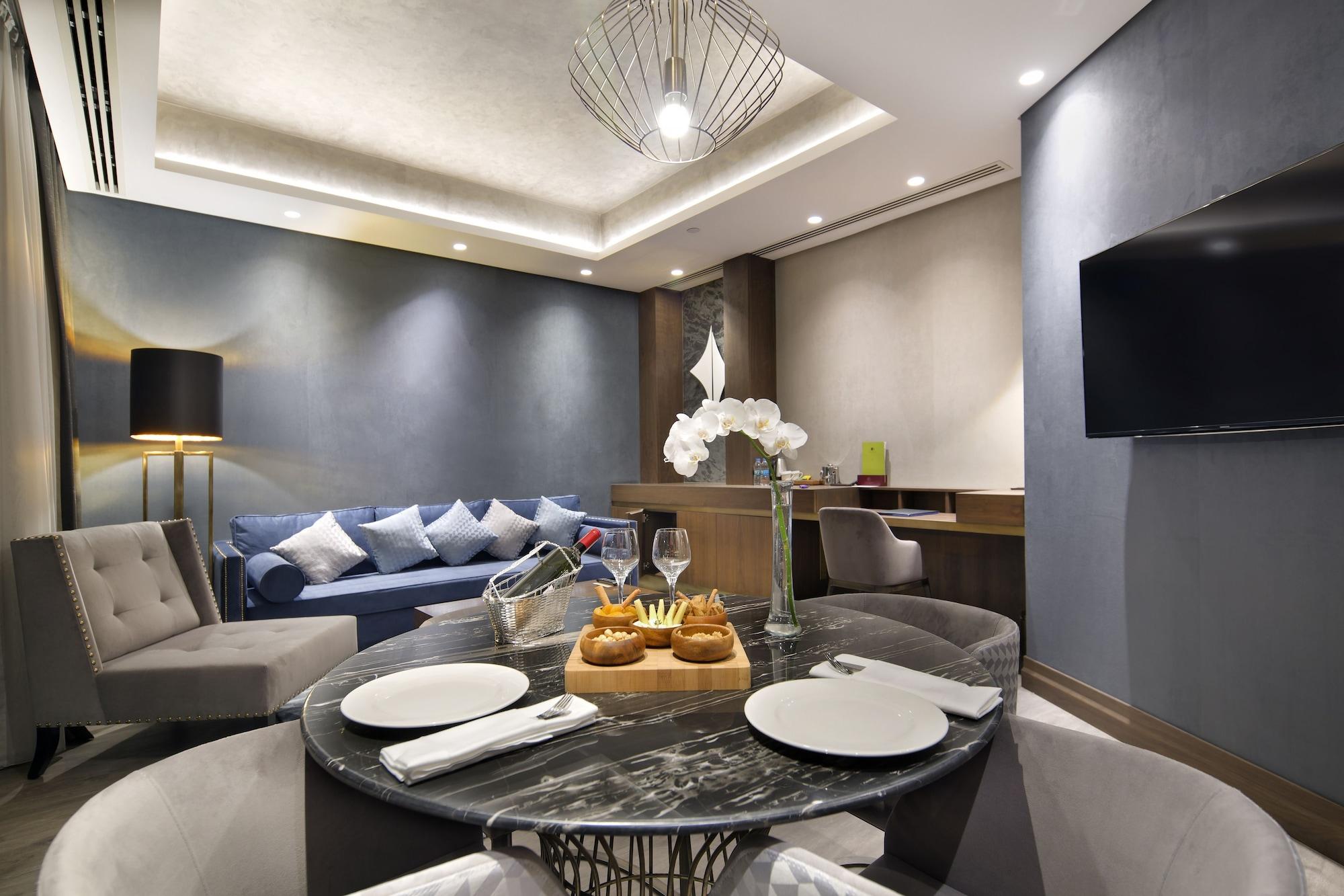 โรงแรมดับเบิล ทรี บาย ฮิลตัน อิสตันบูล ปิยาเลปาซา ภายนอก รูปภาพ The Residence, The Ritz-Carlton, Dubai