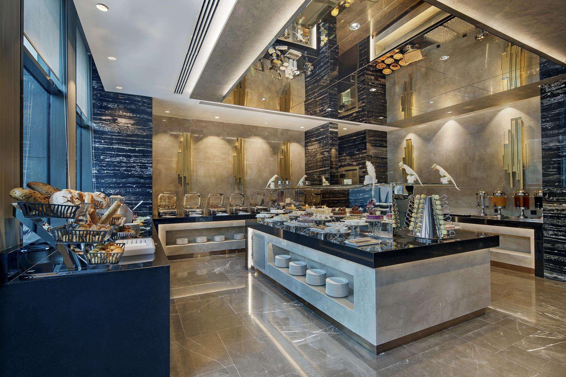 โรงแรมดับเบิล ทรี บาย ฮิลตัน อิสตันบูล ปิยาเลปาซา ภายนอก รูปภาพ The buffet at the hotel