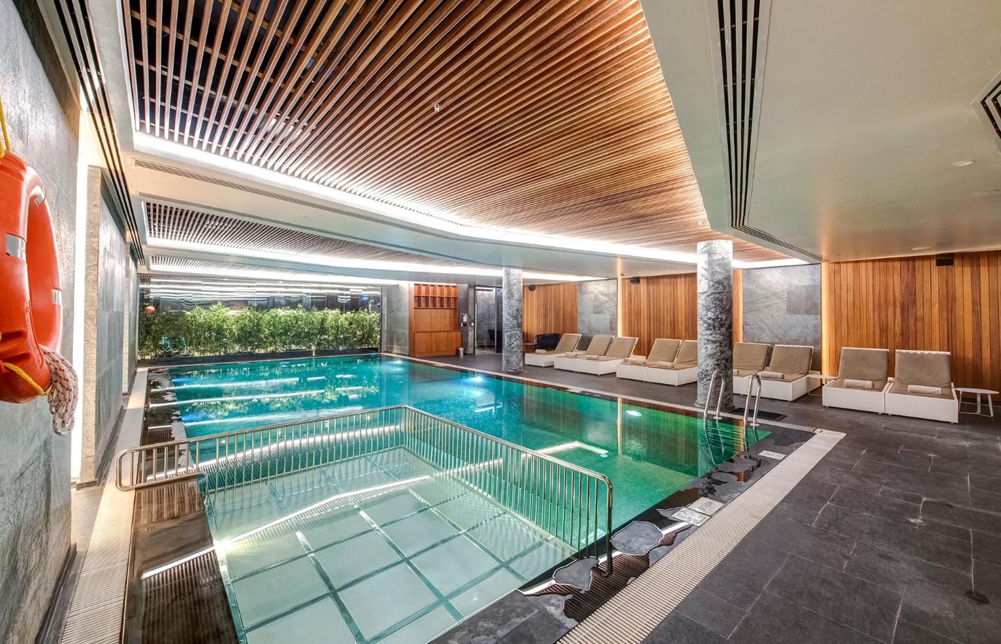 โรงแรมดับเบิล ทรี บาย ฮิลตัน อิสตันบูล ปิยาเลปาซา ภายนอก รูปภาพ The swimming pool at The Landmark