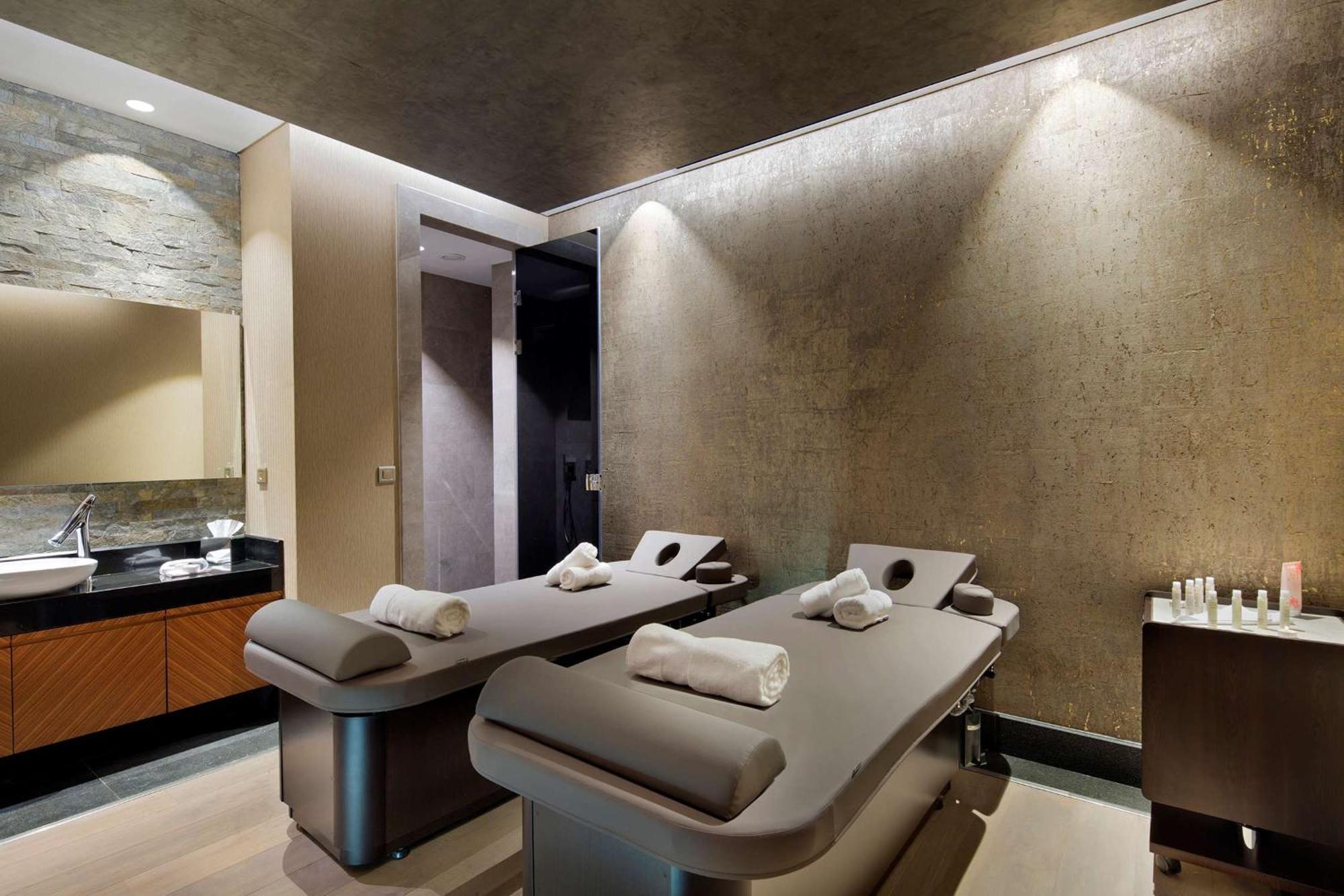 โรงแรมดับเบิล ทรี บาย ฮิลตัน อิสตันบูล ปิยาเลปาซา ภายนอก รูปภาพ The spa at The Dorchester