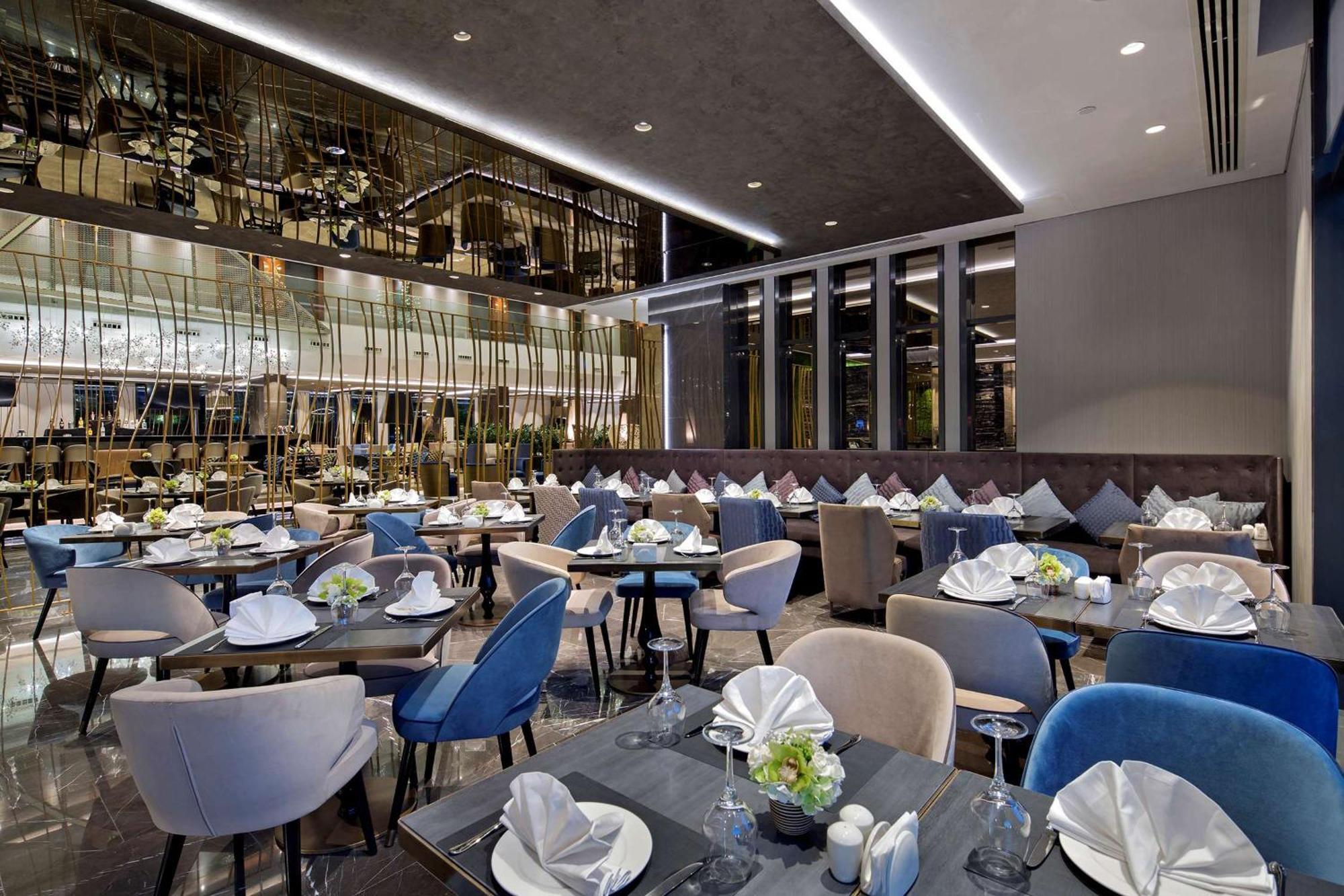 โรงแรมดับเบิล ทรี บาย ฮิลตัน อิสตันบูล ปิยาเลปาซา ภายนอก รูปภาพ The interior of the restaurant