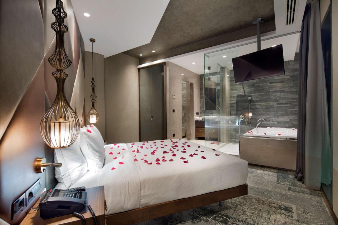 โรงแรมดับเบิล ทรี บาย ฮิลตัน อิสตันบูล ปิยาเลปาซา ภายนอก รูปภาพ A room at the hotel